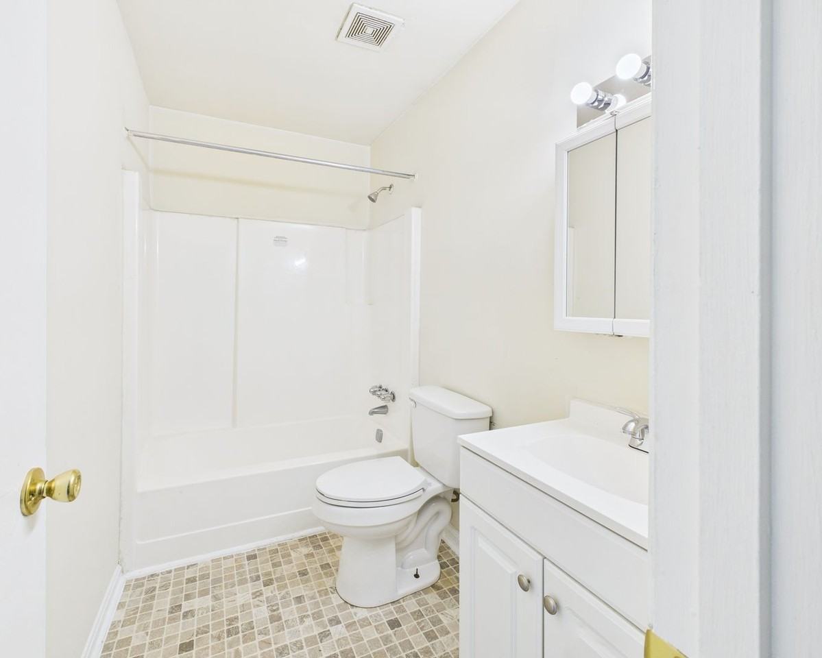 806 Arlington Rd #A - Photo 7 of 17