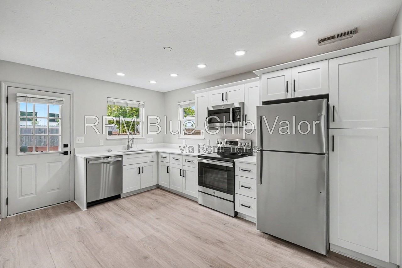 5133 Cook Ave - Photo 6 of 23