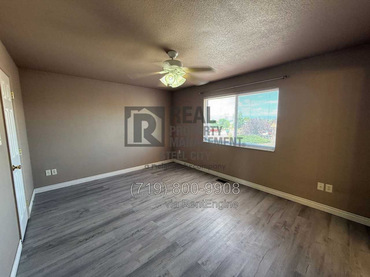 996 S Palomar Dr - Photo 5 of 16