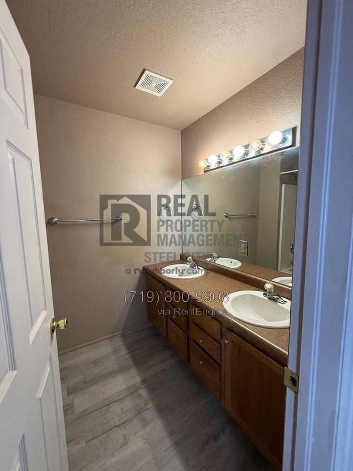 996 S Palomar Dr - Photo 6 of 16