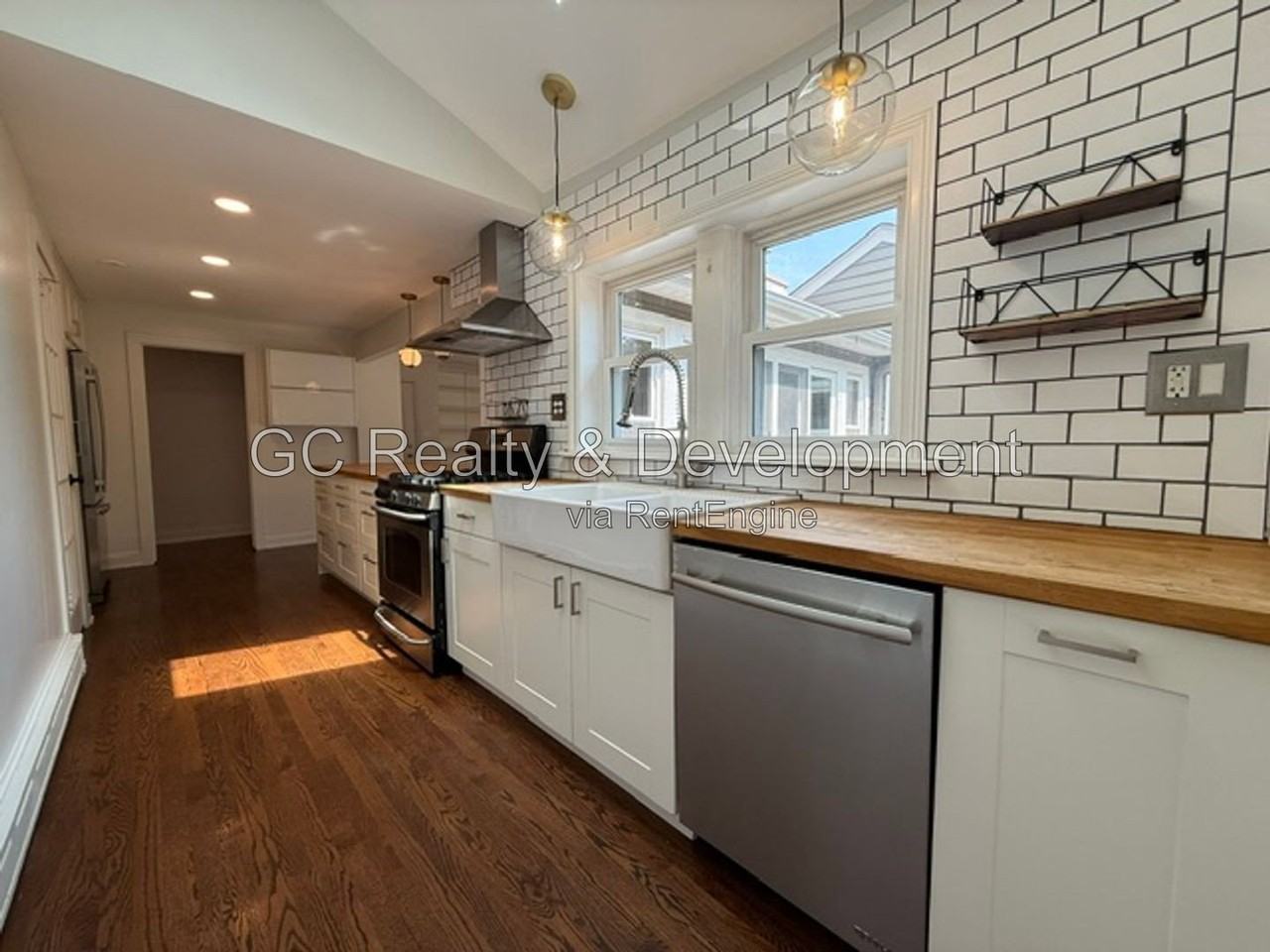 255 Crest Rd - Photo 4 of 37