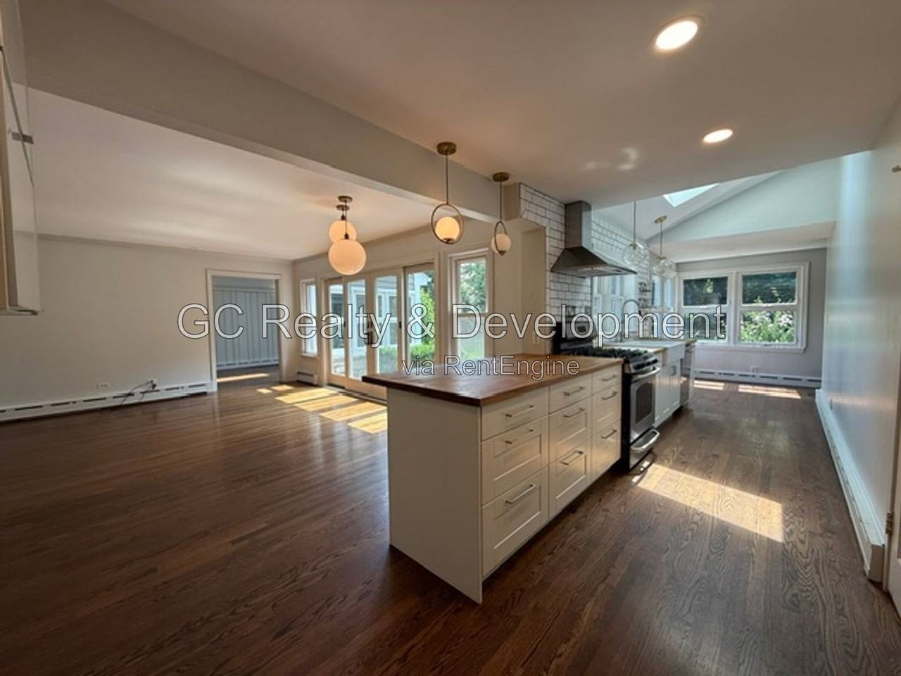 255 Crest Rd - Photo 7 of 37