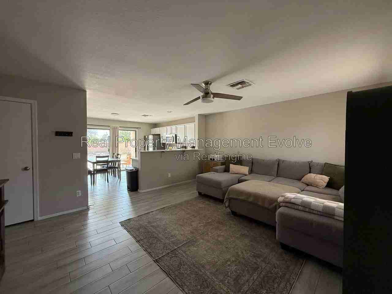 7105 S 251st Dr - Photo 2 of 16