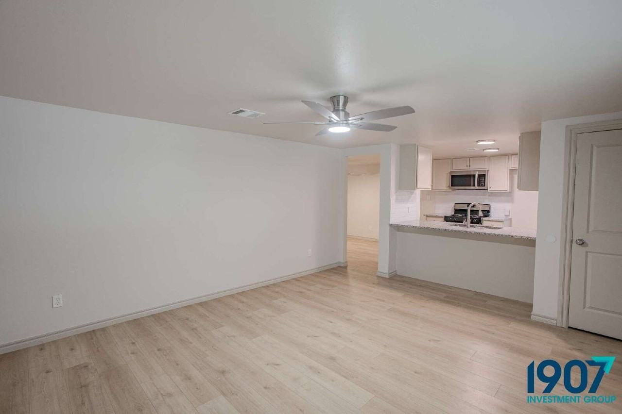 8604 S Brookline Ave - Photo 6 of 26
