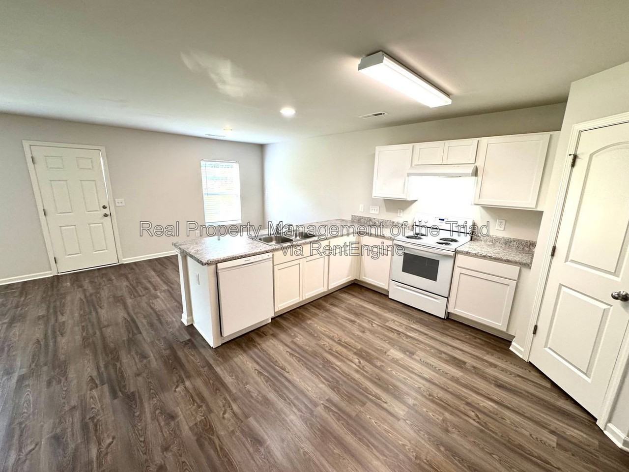 4104 Devonwood Ct - Photo 2 of 20