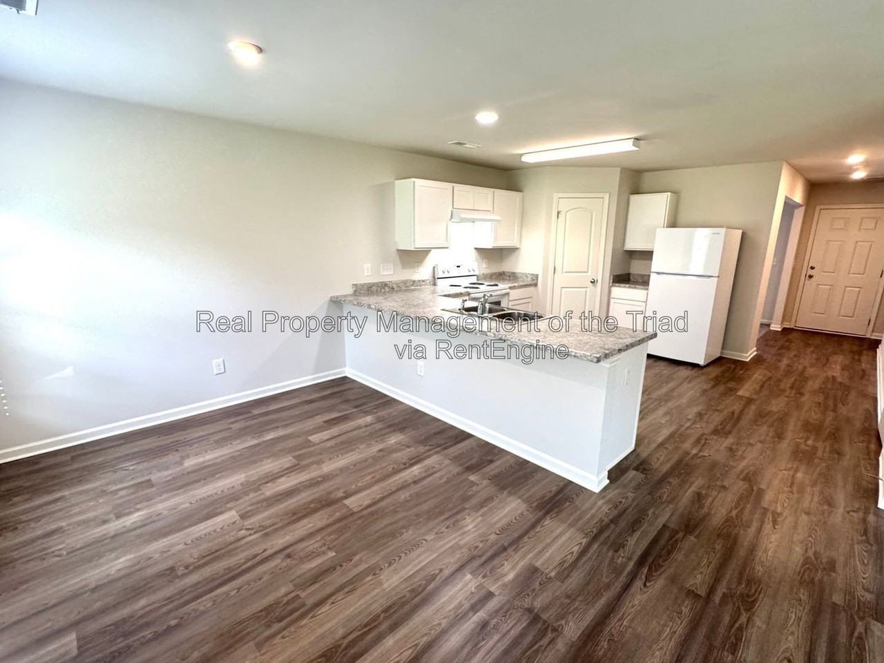4104 Devonwood Ct - Photo 3 of 20