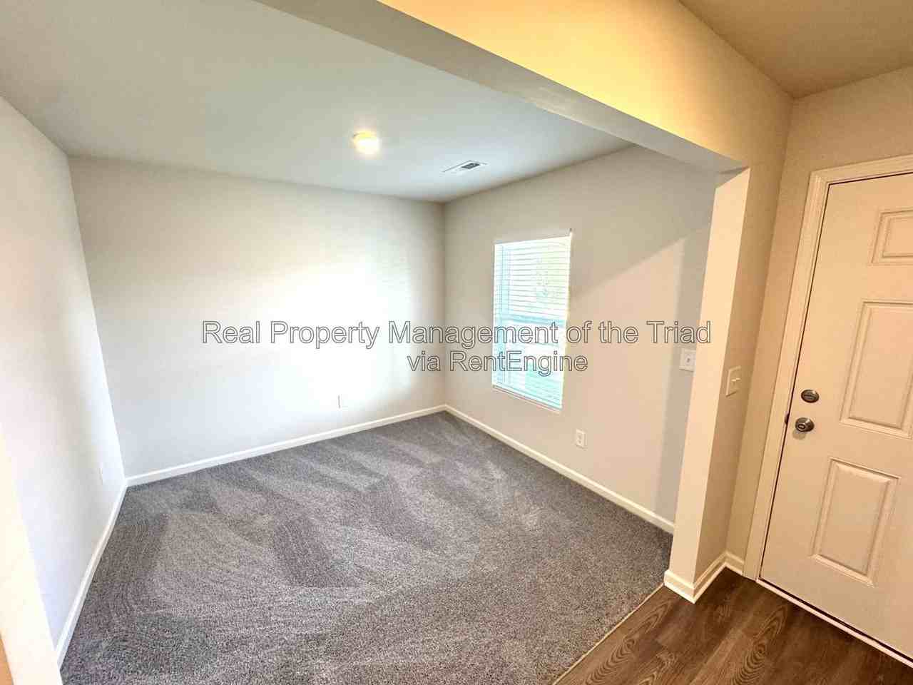 4104 Devonwood Ct - Photo 5 of 20