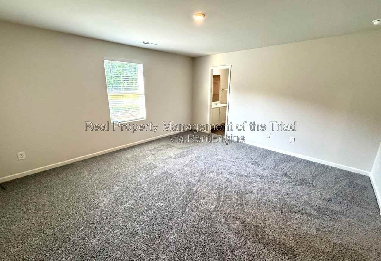 4104 Devonwood Ct - Photo 7 of 20