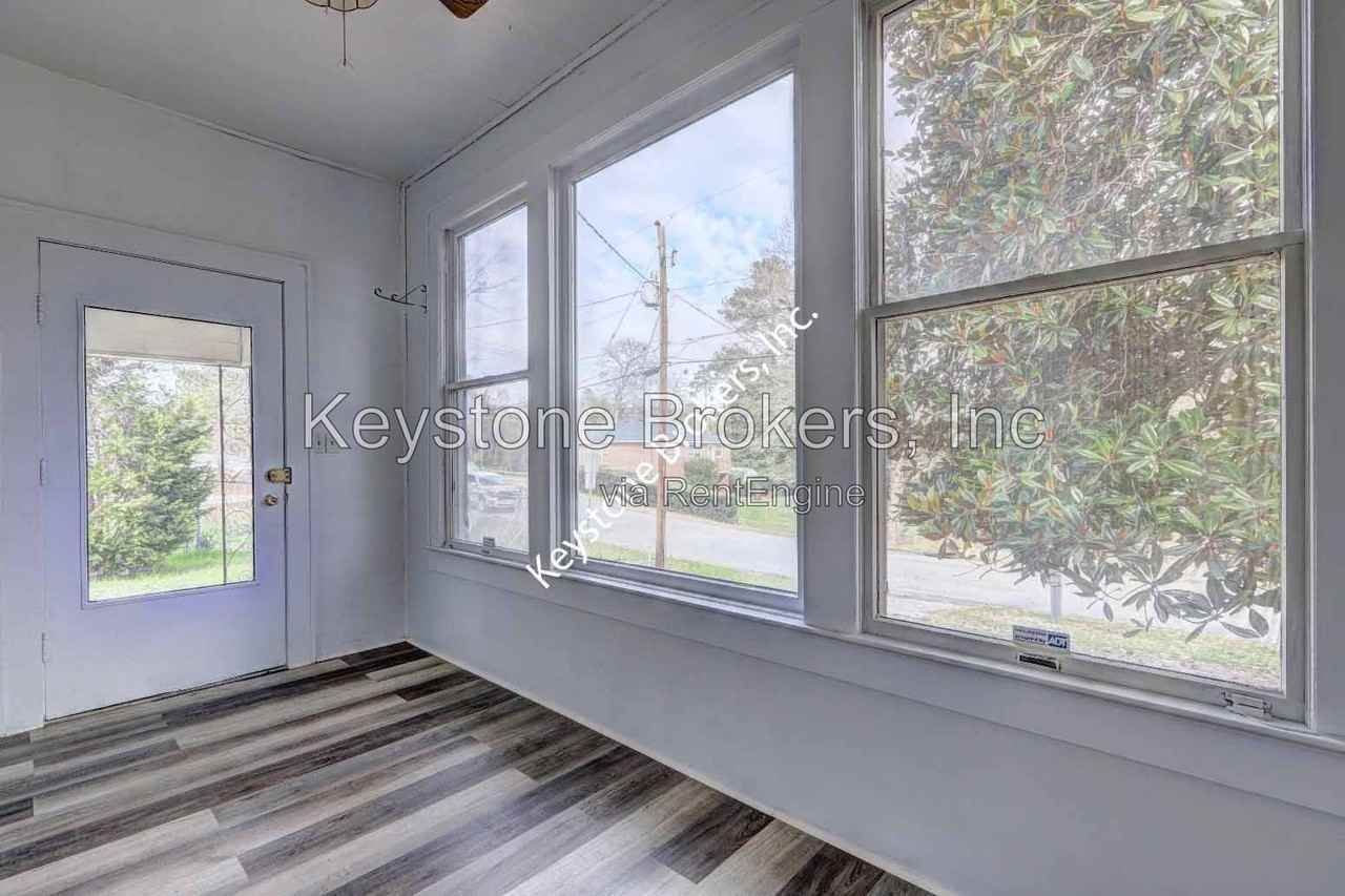 1282 Baker Dr - Photo 2 of 10