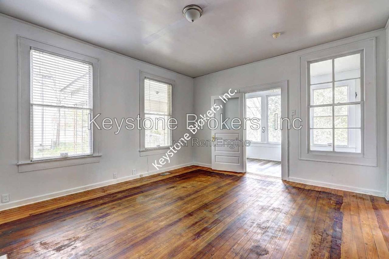 1282 Baker Dr - Photo 5 of 10