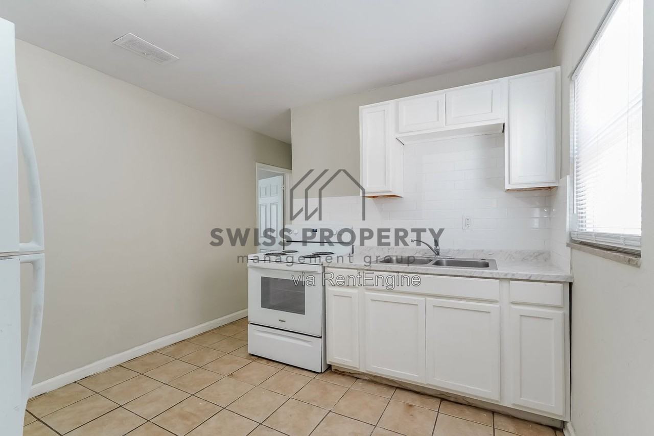 1436 Oakwood Ave - Photo 4 of 15
