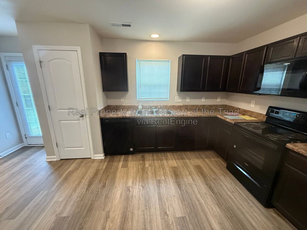 1207 Willard St - Photo 4 of 21