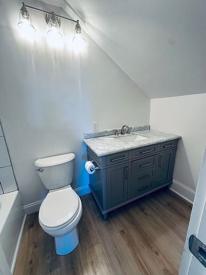 323 Park Ave - Photo 3 of 6