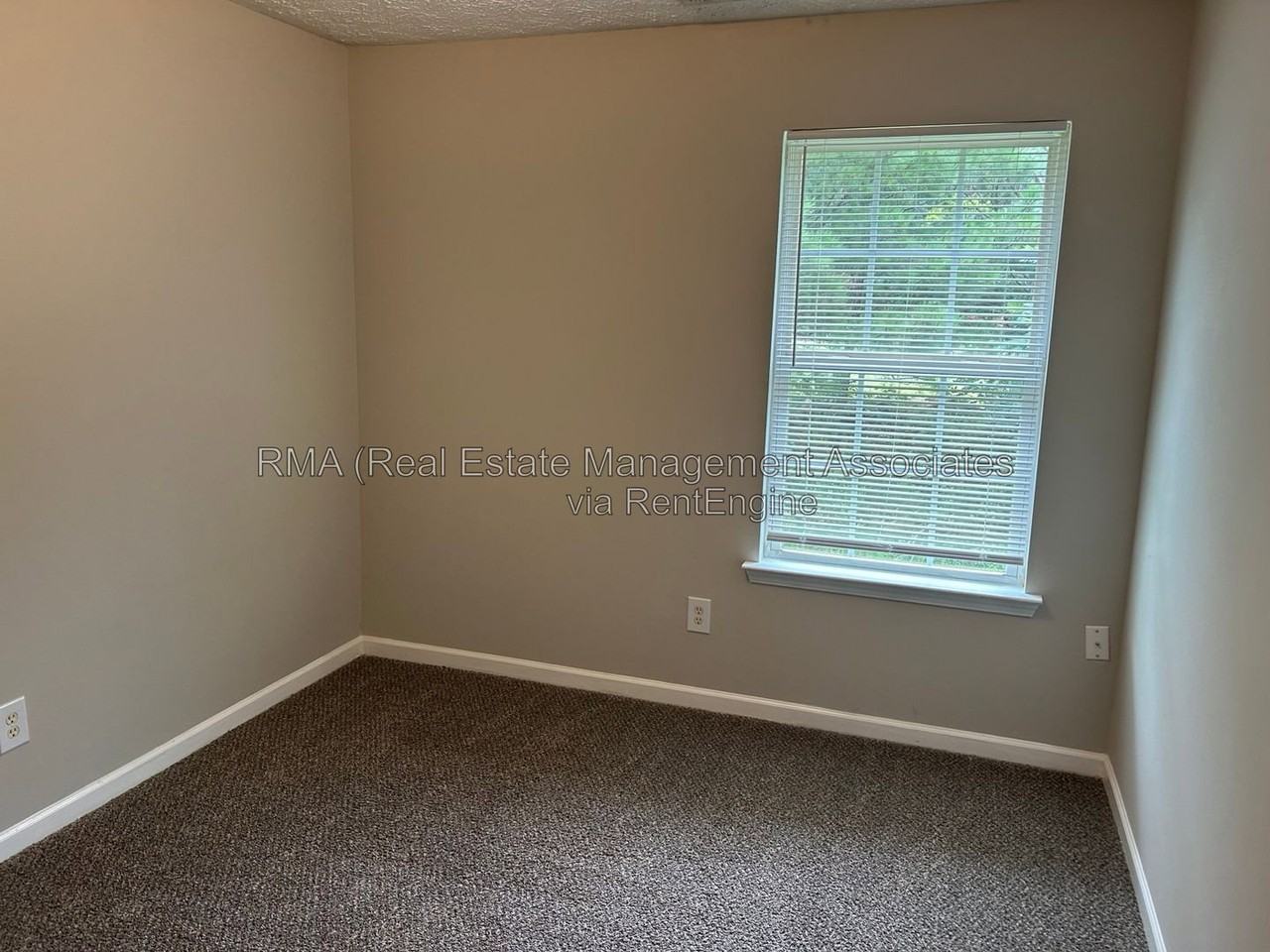 1768 Carrington Dr - Photo 4 of 9