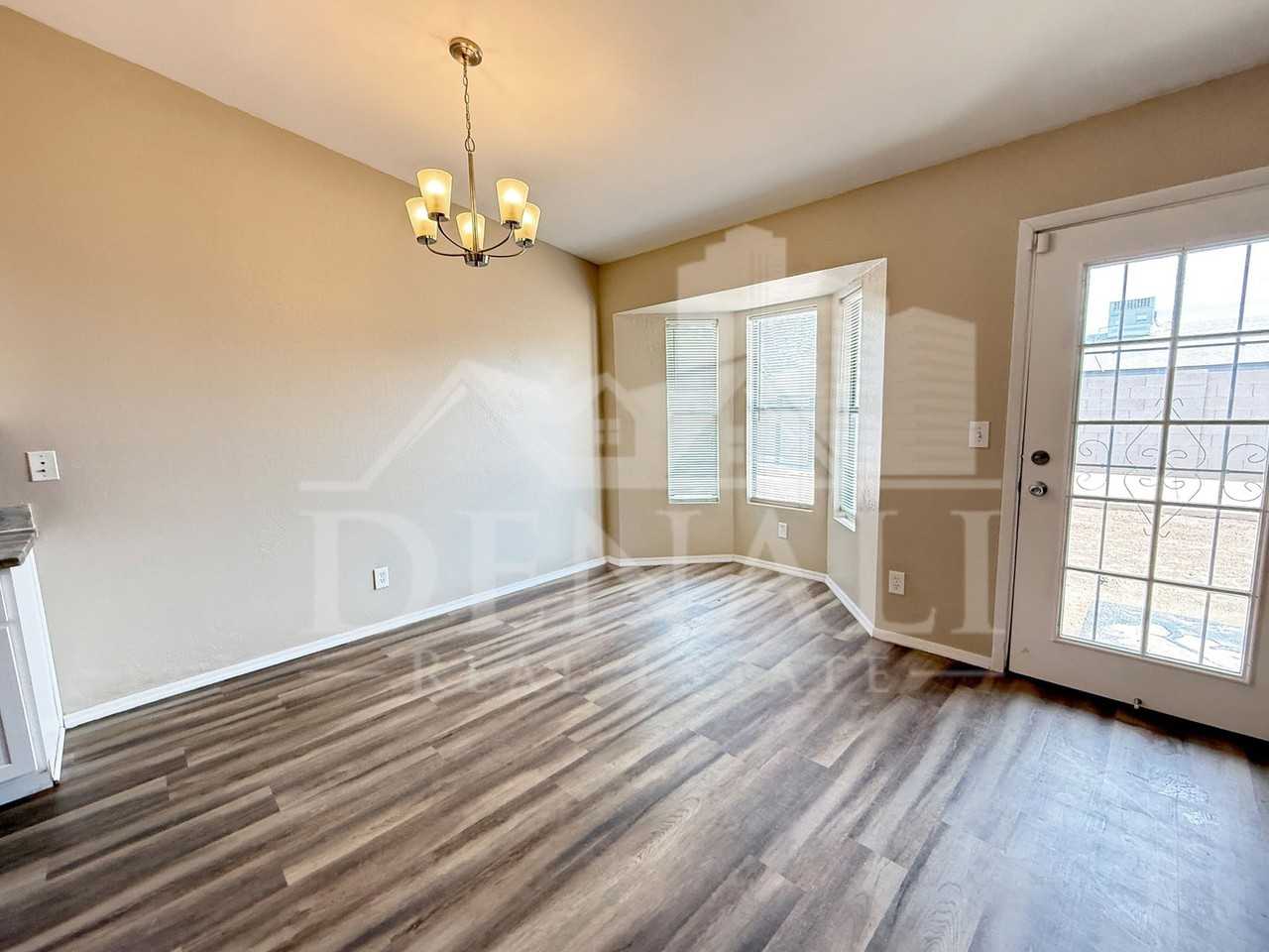 10921 W Sells Dr - Photo 7 of 21