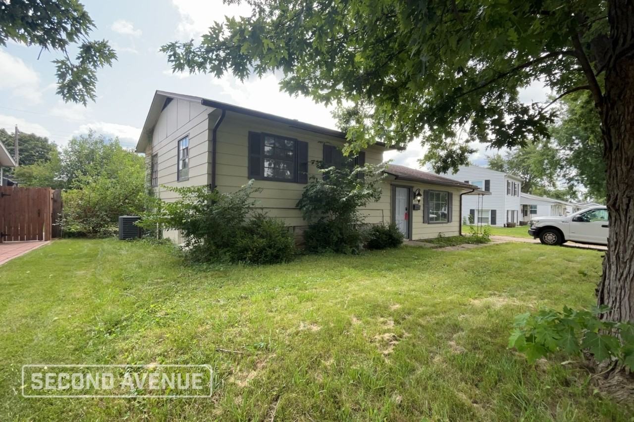 610 N Bradner Ave - Photo 2 of 18