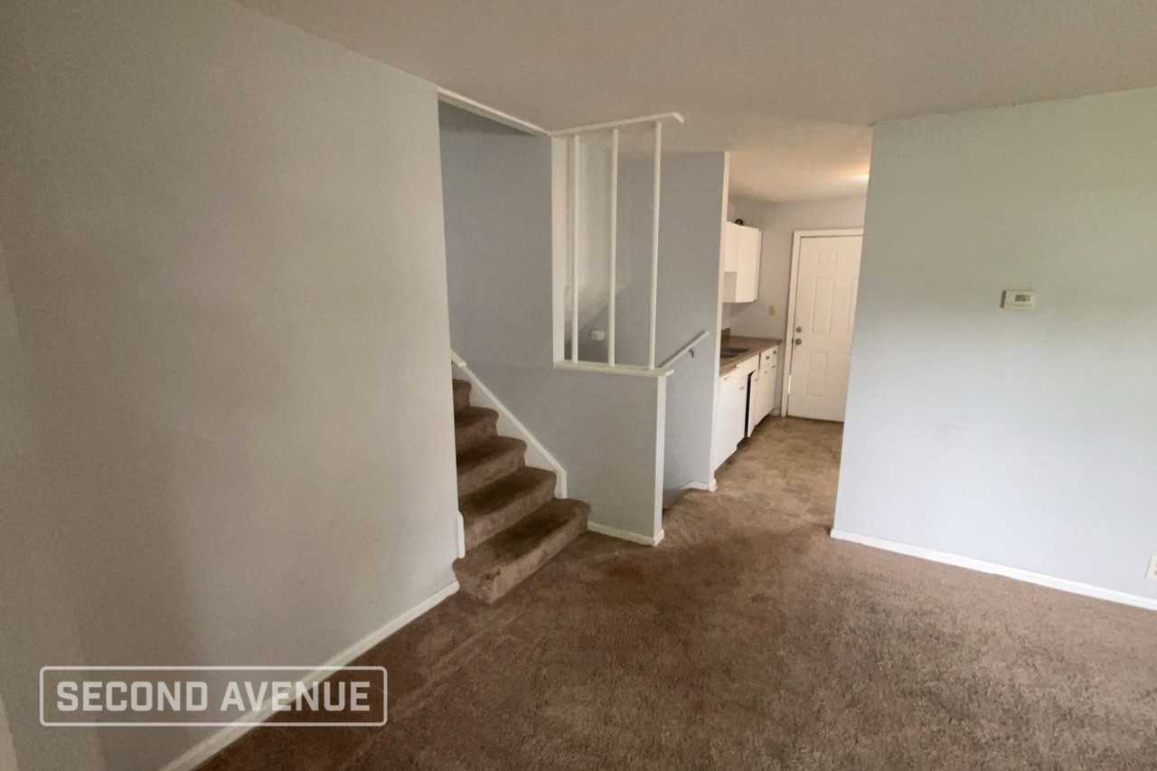 610 N Bradner Ave - Photo 5 of 18