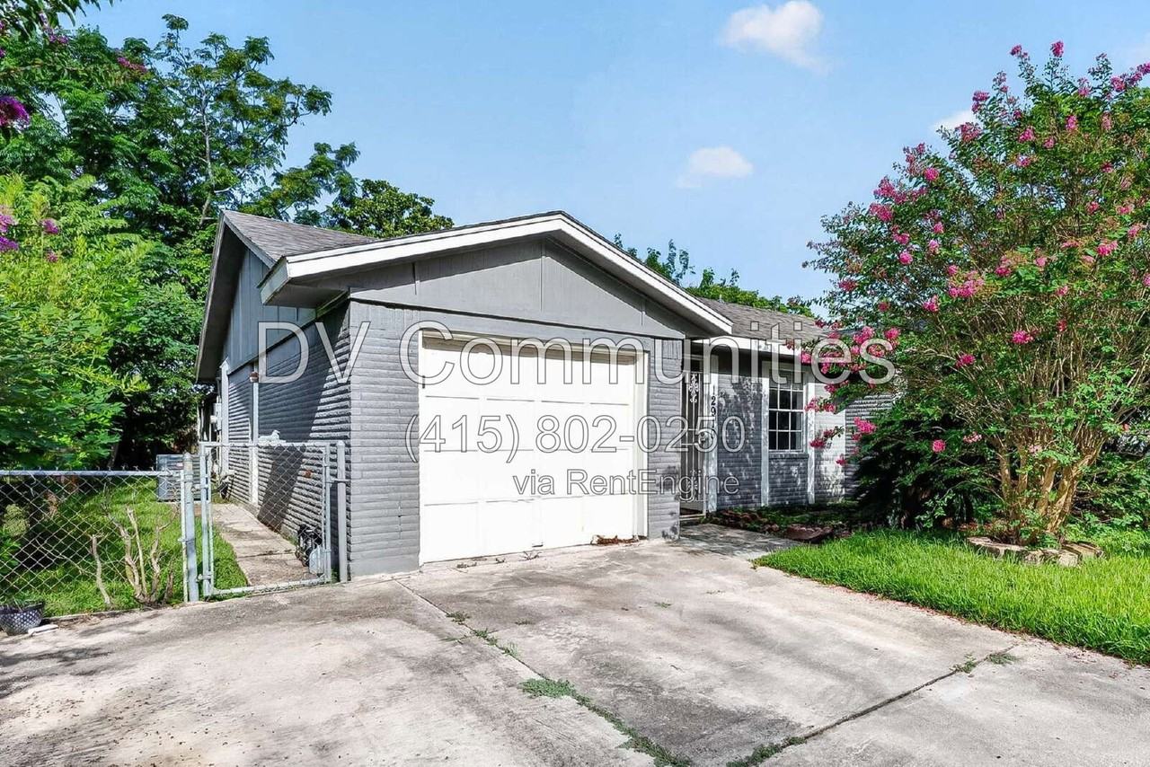 12919 S Coast Dr - Photo 2 of 41