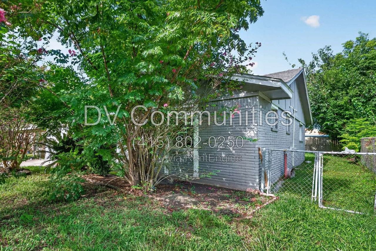 12919 S Coast Dr - Photo 4 of 41