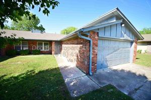featured image of 740 W Commercial St