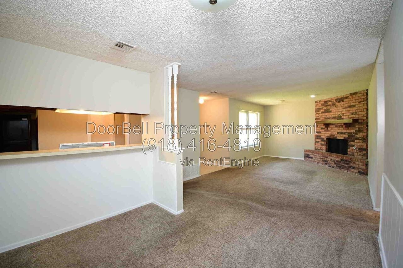 740 W Commercial St - Photo 5 of 21