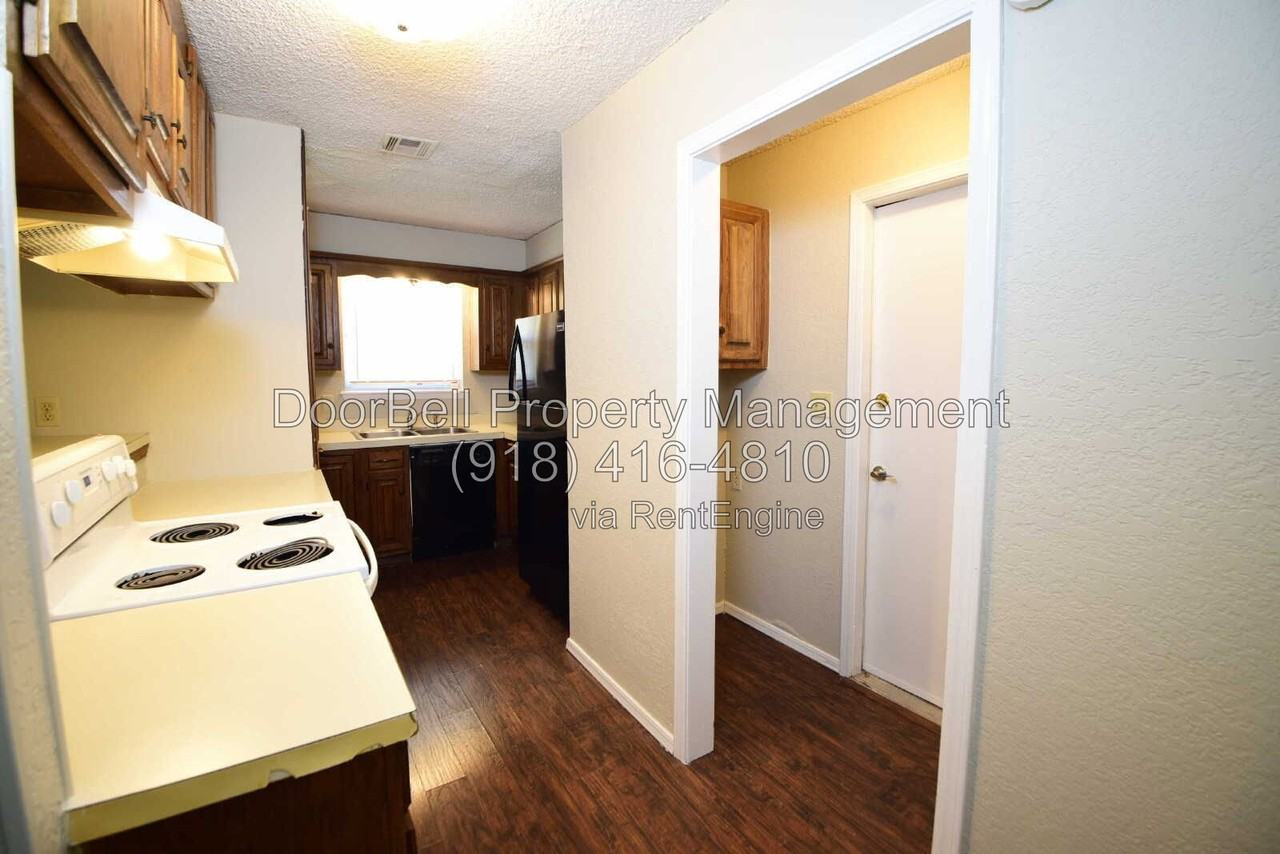 740 W Commercial St - Photo 6 of 21