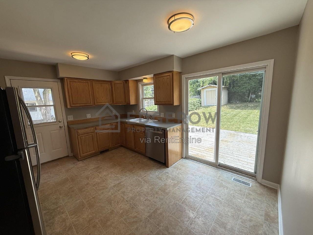 1240 Emerald Ave Ne - Photo 4 of 19