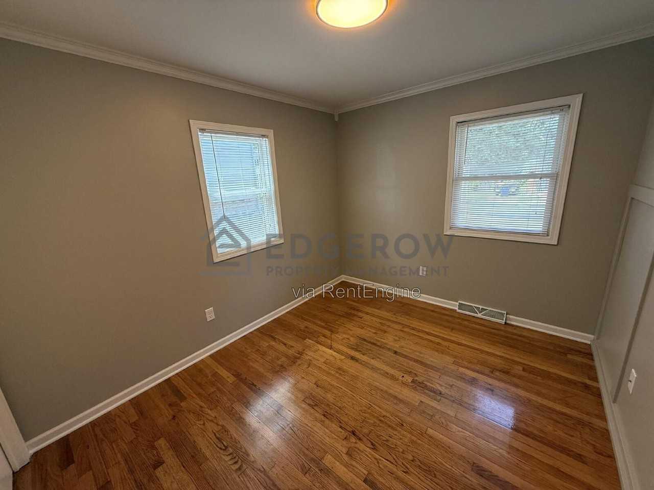 1240 Emerald Ave Ne - Photo 6 of 19