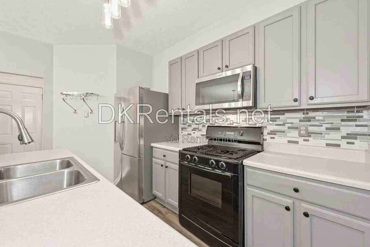 6311 Shoreview Cir - Photo 6 of 20