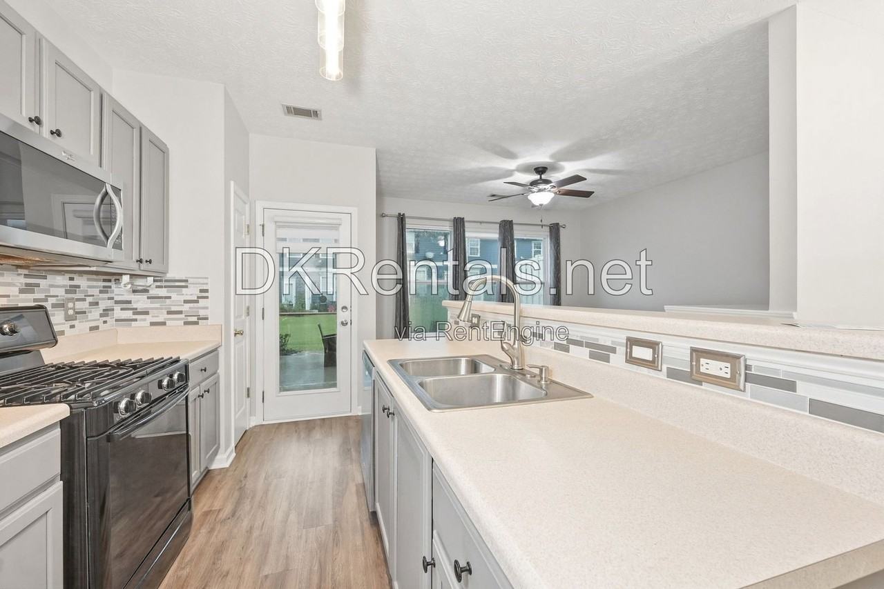 6311 Shoreview Cir - Photo 7 of 20