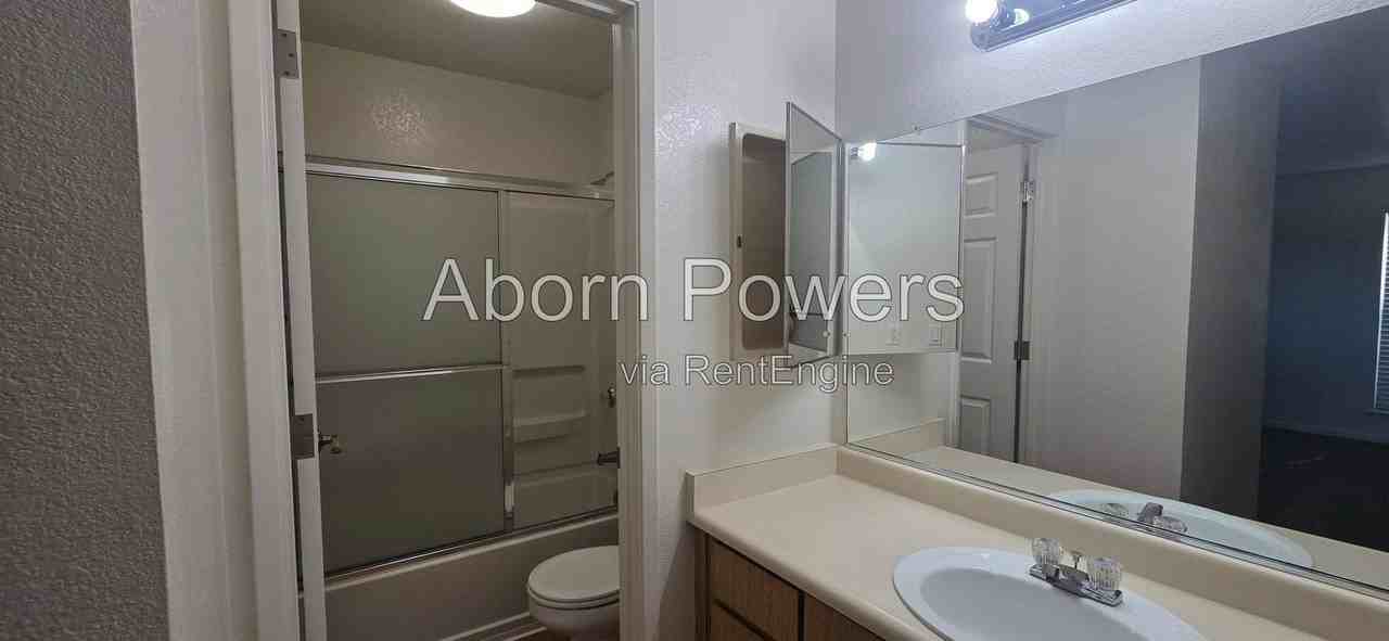 2537 Greenwood Ln #D5 - Photo 3 of 12