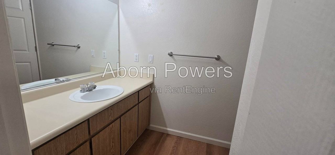 2537 Greenwood Ln #D5 - Photo 4 of 12
