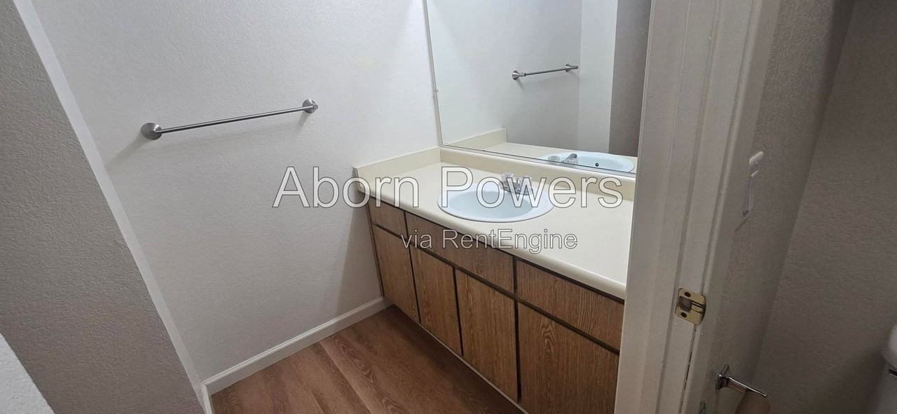 2537 Greenwood Ln #D5 - Photo 6 of 12