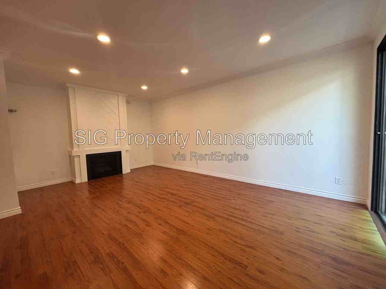 3200 Fairesta St #5 - Photo 4 of 35