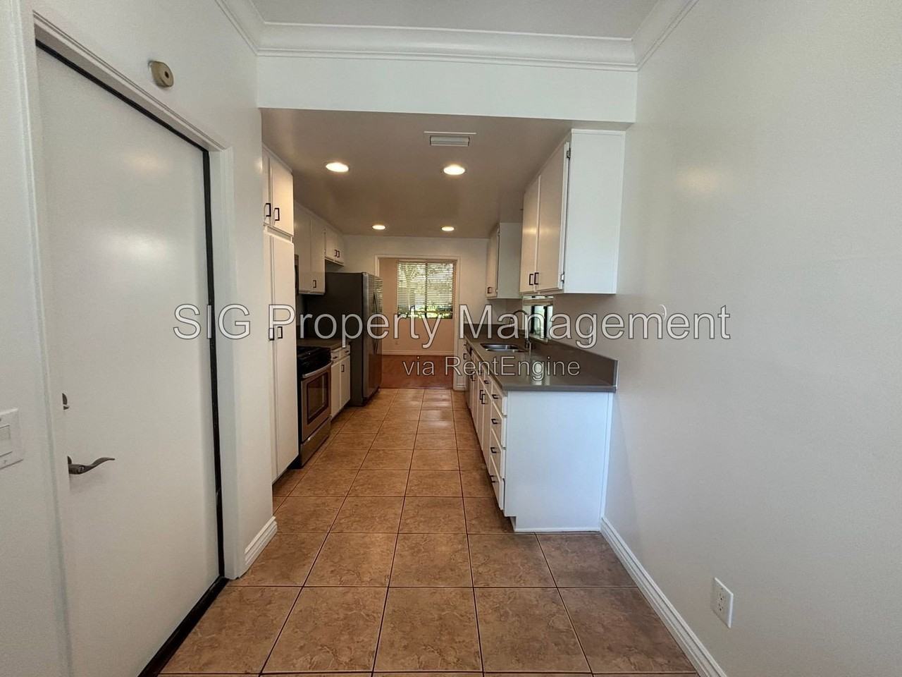 3200 Fairesta St #5 - Photo 5 of 35