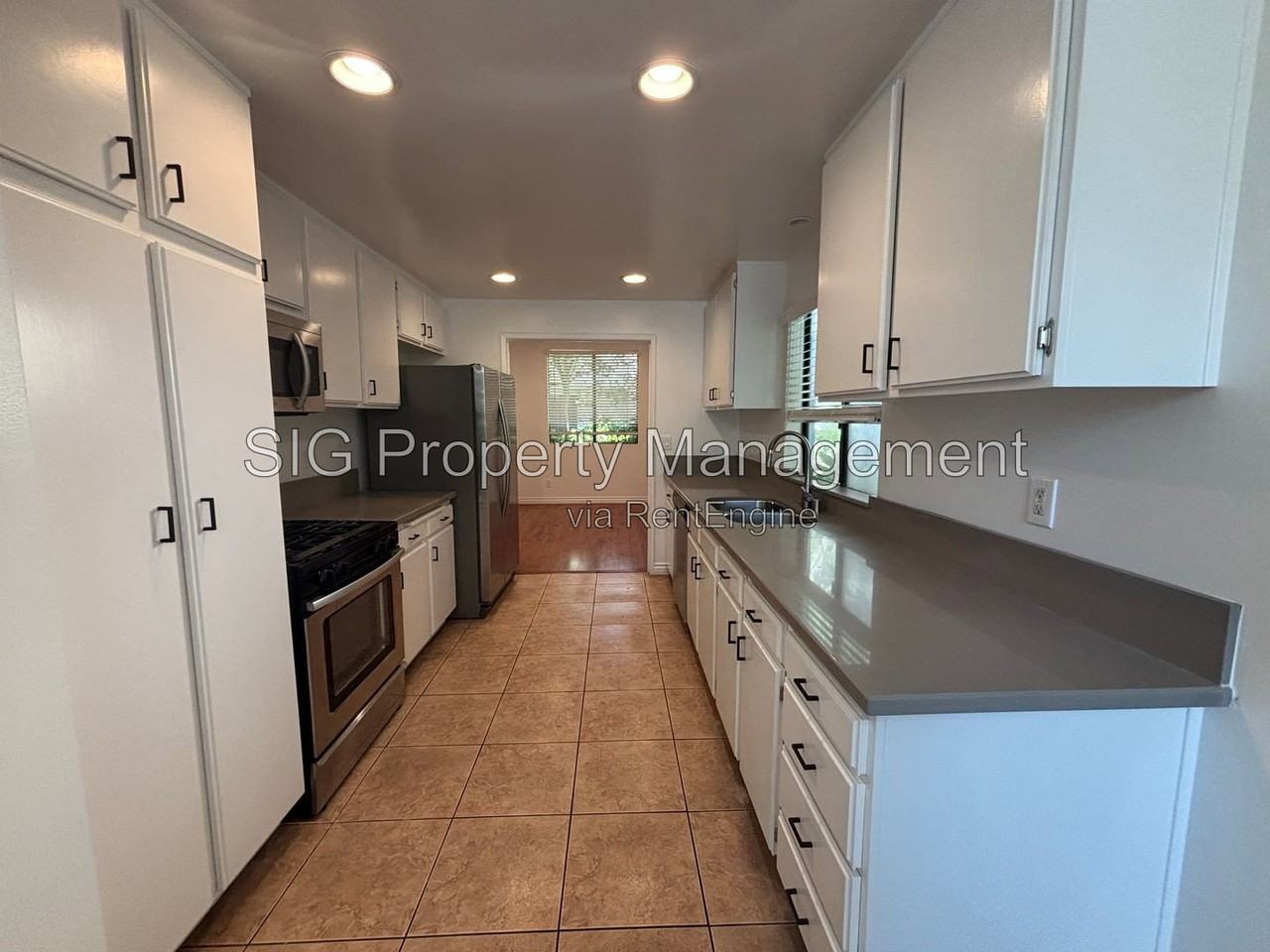3200 Fairesta St #5 - Photo 6 of 35