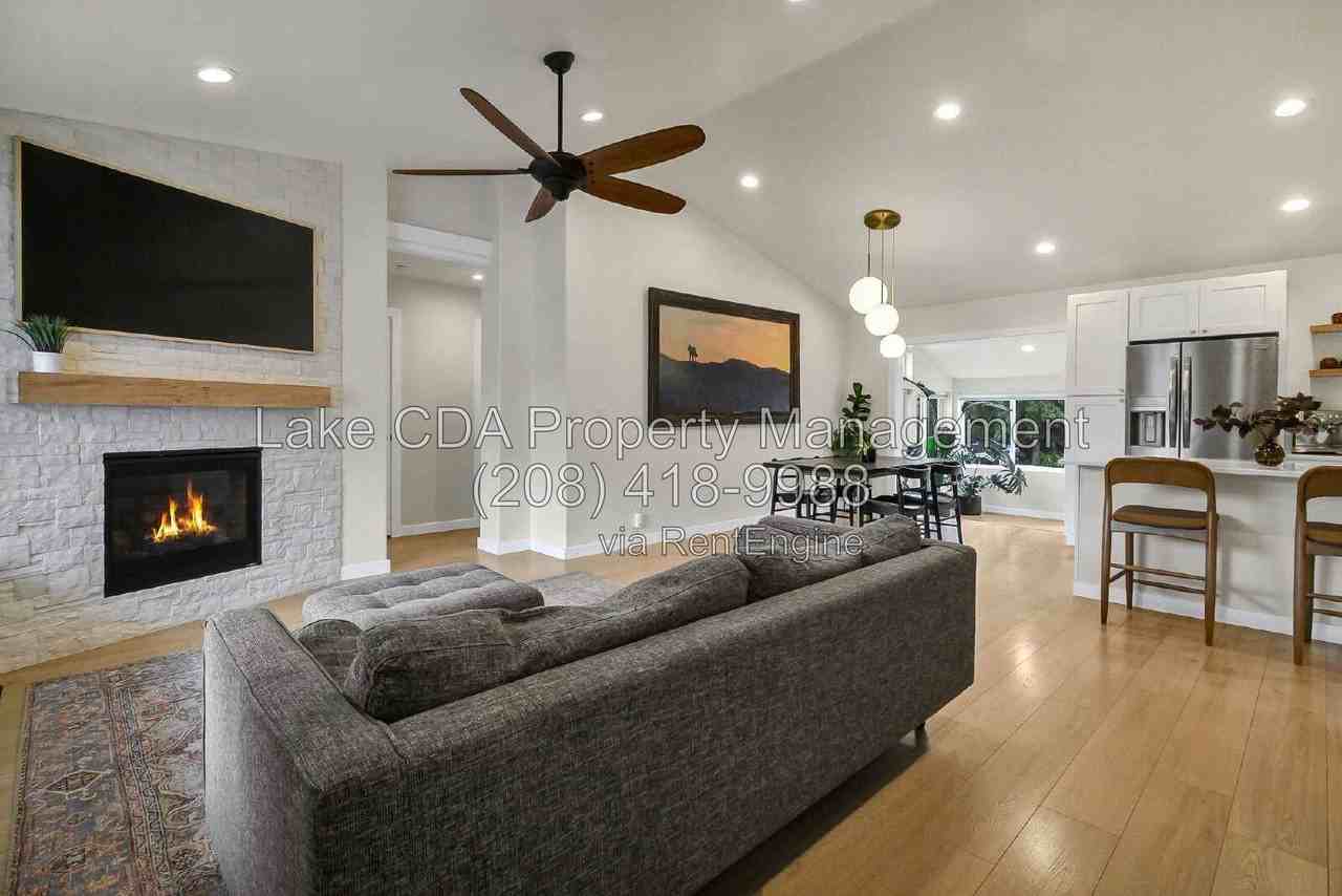 2082 E Greenleaf Ln - Photo 2 of 44