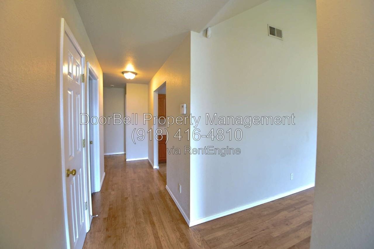 11621 S Mulberry Ln - Photo 4 of 26