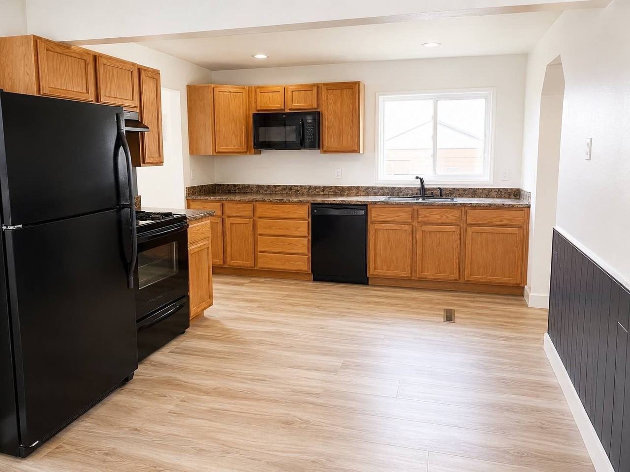 38935 Pine St - Photo 6 of 14