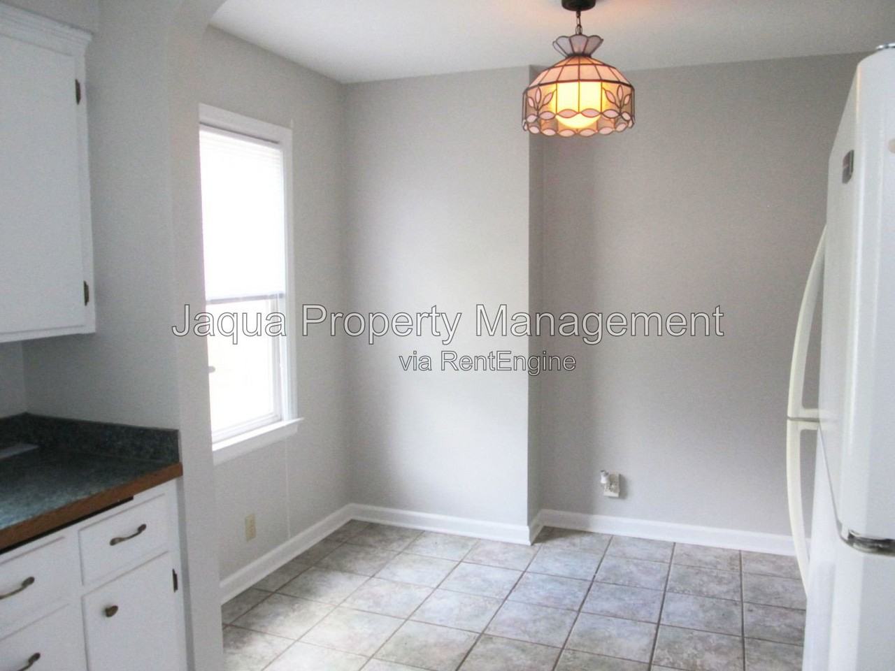 1324 Waverly Dr - Photo 4 of 13