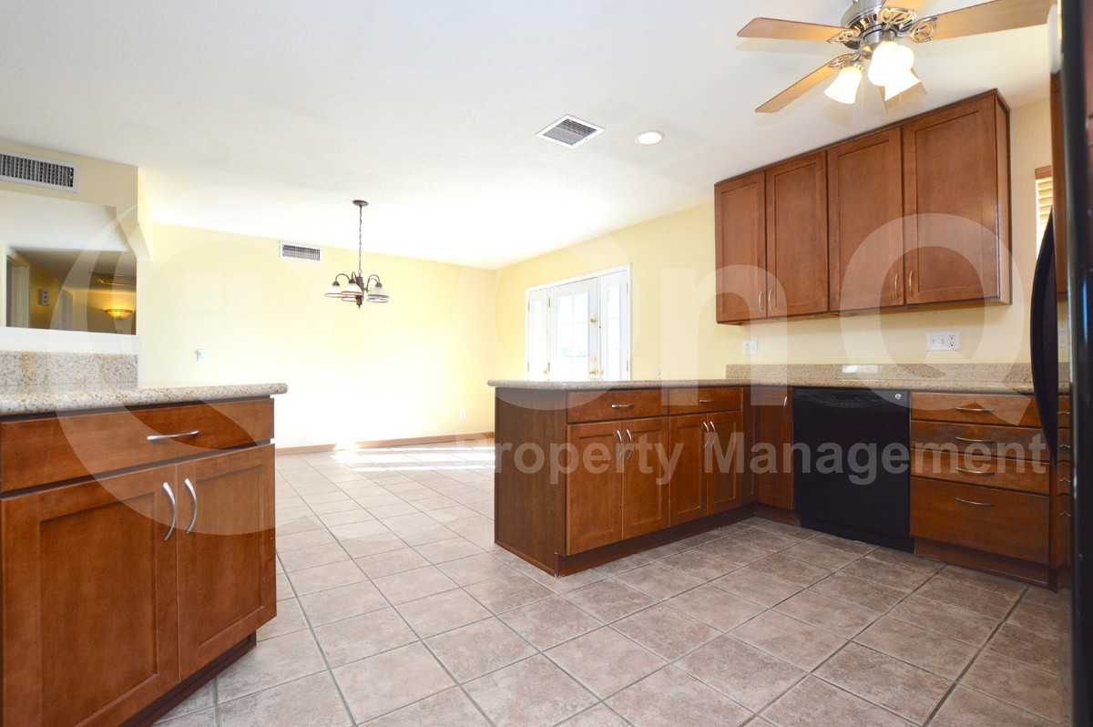 5019 E Laurel Ln - Photo 5 of 24