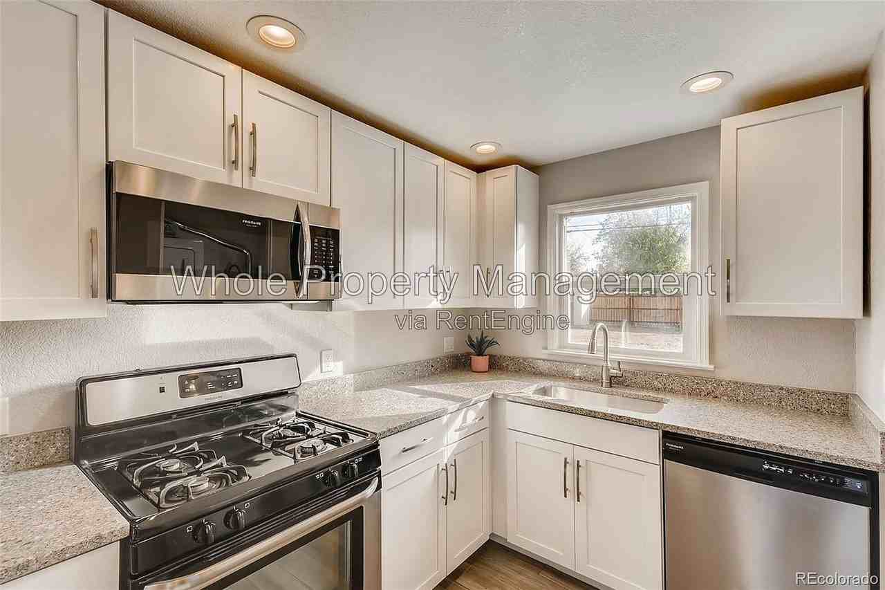 1764 Oswego St - Photo 4 of 29