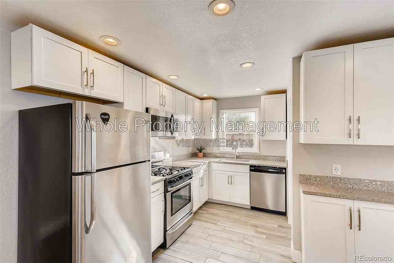 1764 Oswego St - Photo 5 of 29