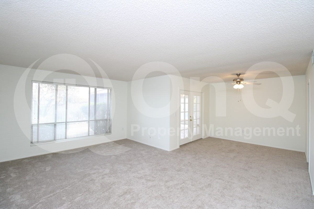 10438 W Rodgers Cir - Photo 7 of 26