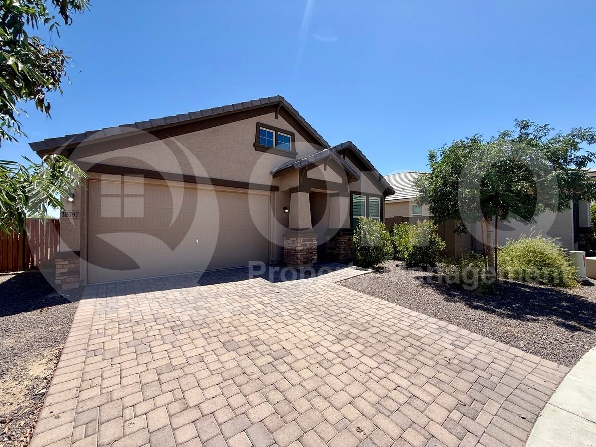18797 W Becker Ct - Photo 3 of 26