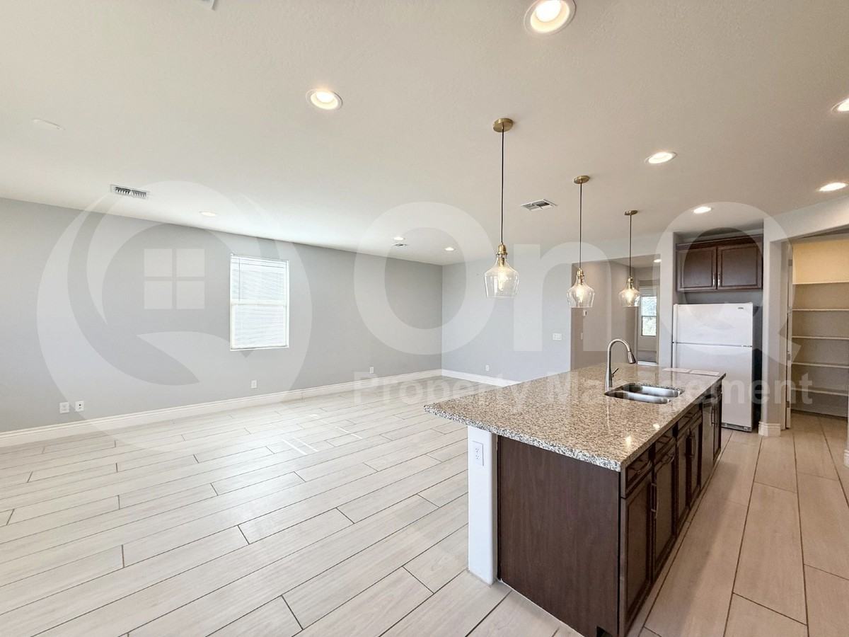 18797 W Becker Ct - Photo 6 of 26