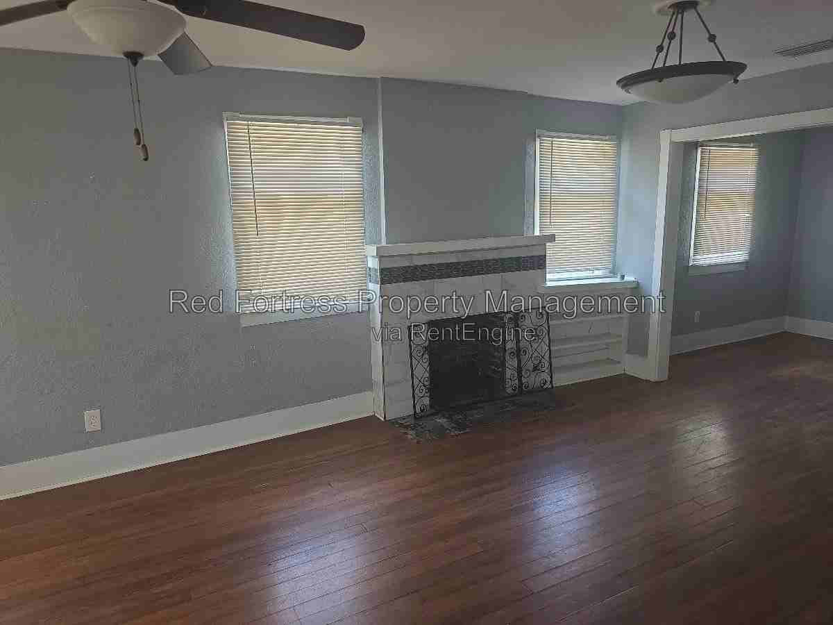 1609 Poinsettia Ave - Photo 3 of 12