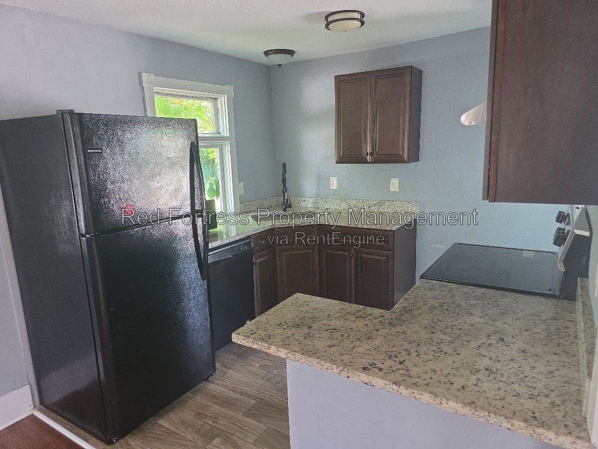 1609 Poinsettia Ave - Photo 7 of 12