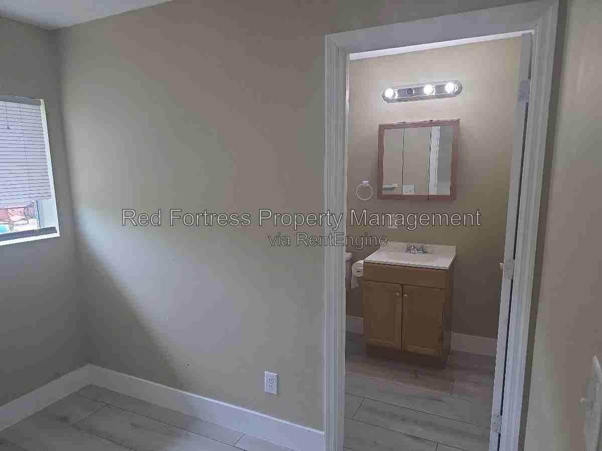 5504 3rd Ave #B - Photo 5 of 6