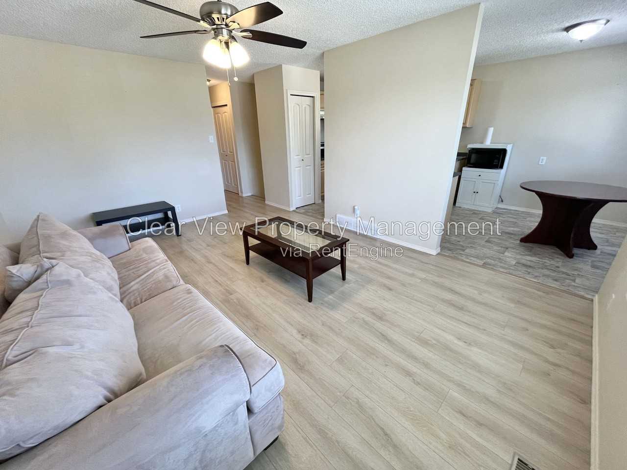 14 Princeton Cres W - Photo 5 of 32